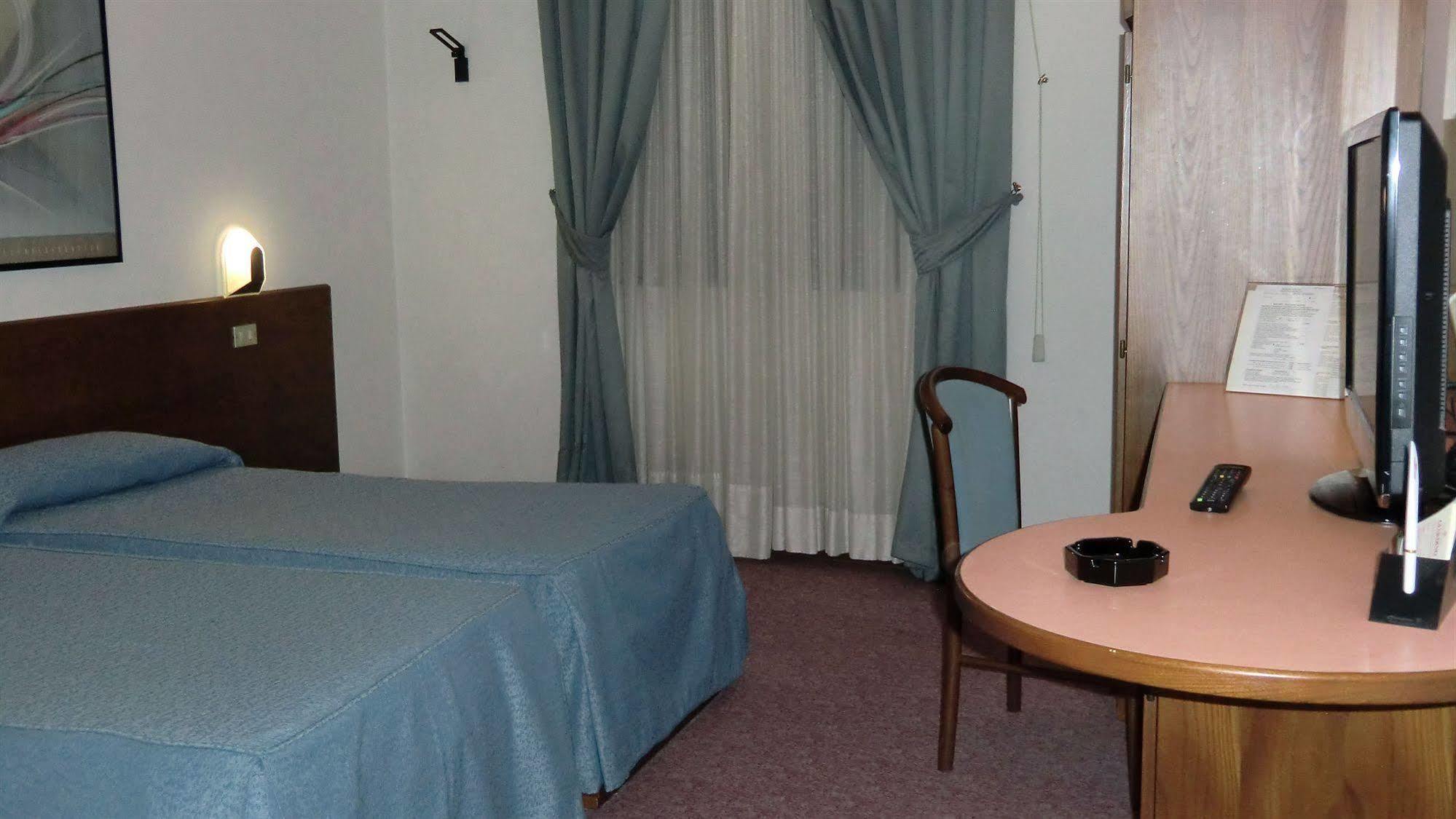 Hotel Giardino Prato  Bagian luar foto