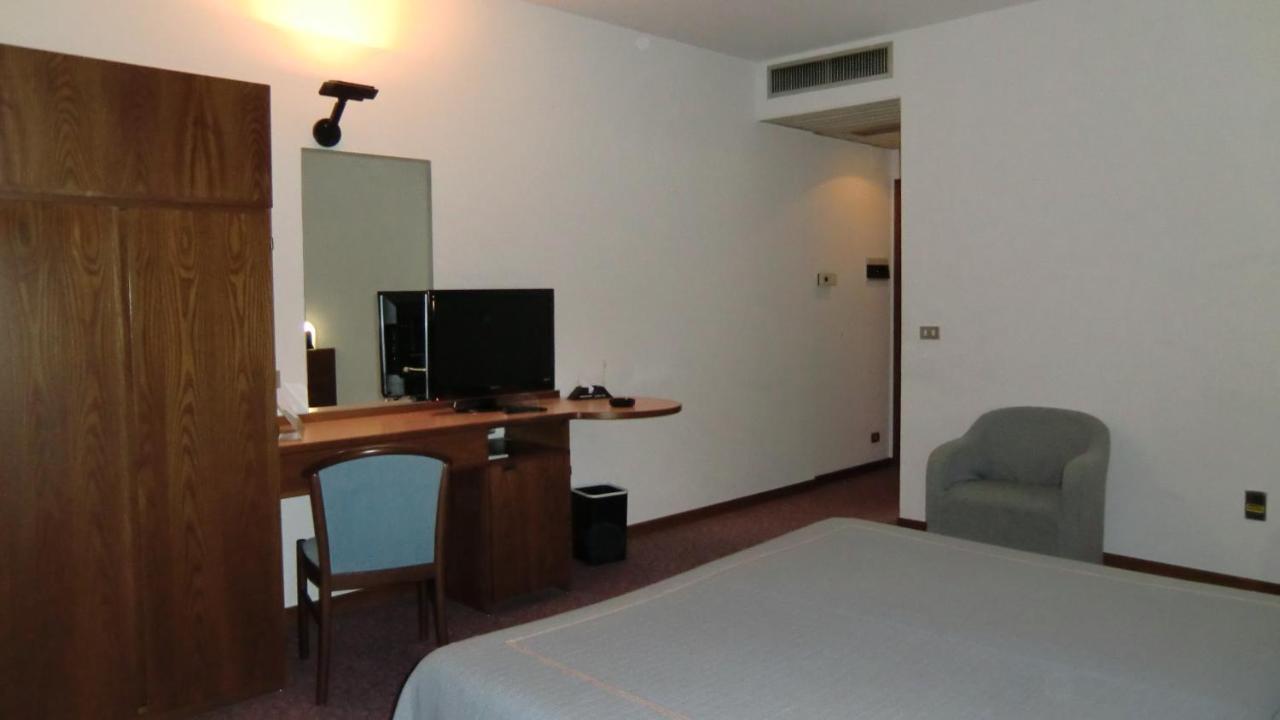 Hotel Giardino Prato  Bagian luar foto